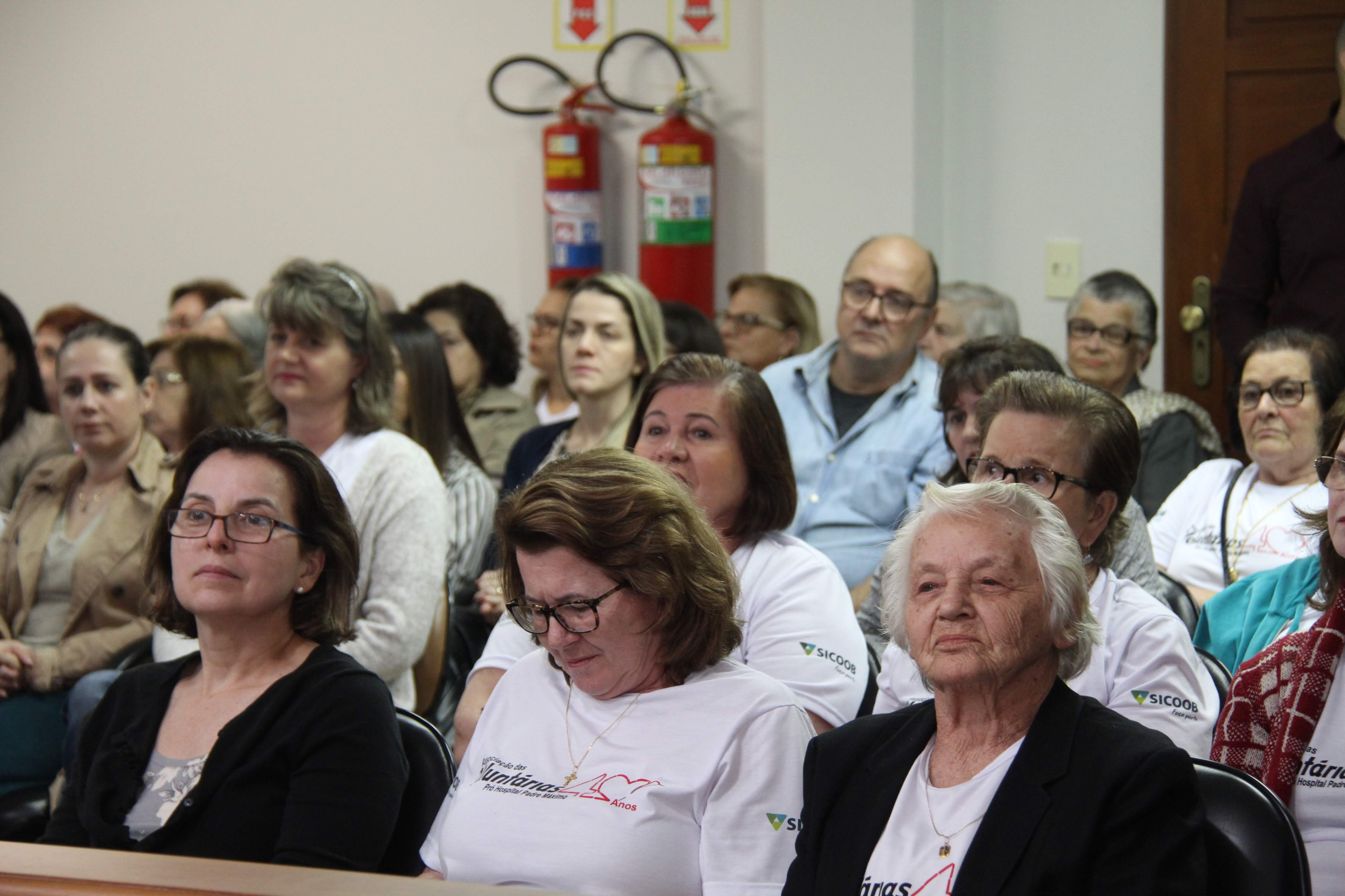 Voluntárias durante a 32ª Sessão Ordinária