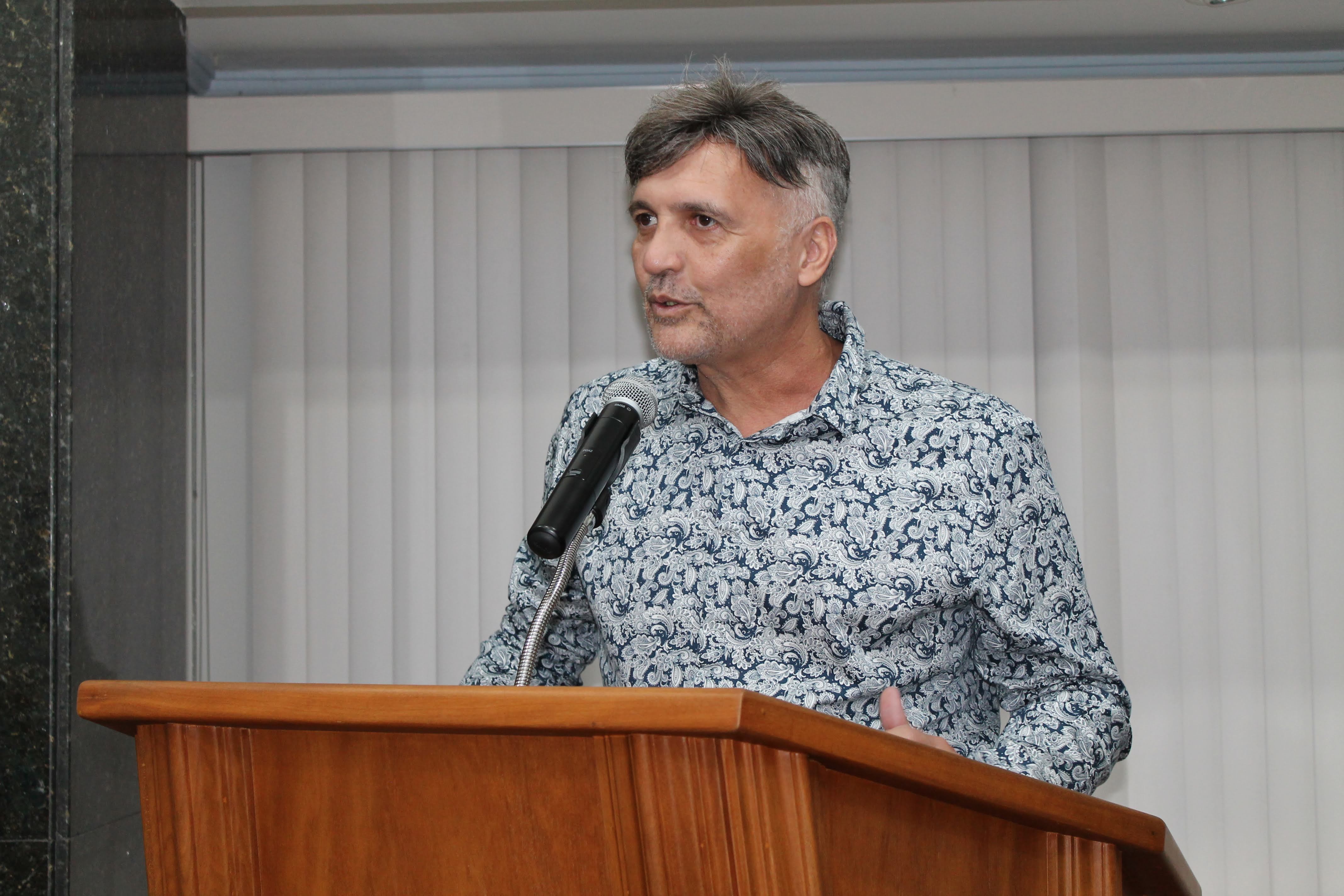 Anderson Sabino, representante de Adelson Antônio Salvador