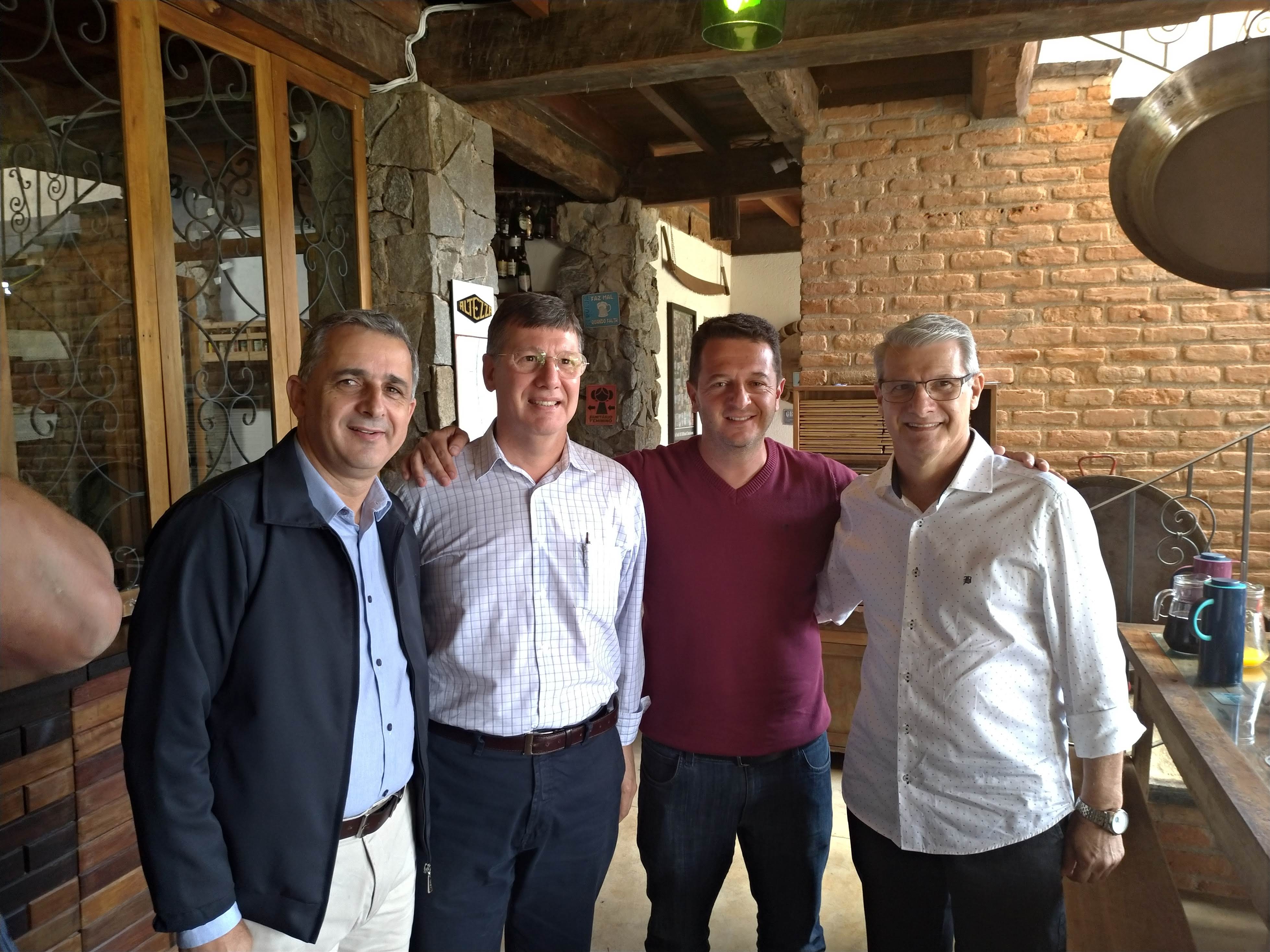 Superintende do Sebrae, Pedro Rigo, Presidente da Câmara de Venda Nova, Francisco Carlos Foletto, Prefeito Municipal, João Paulo Schettino Mineti, Secretário Estadual de Agricultura, Paulo Foletto