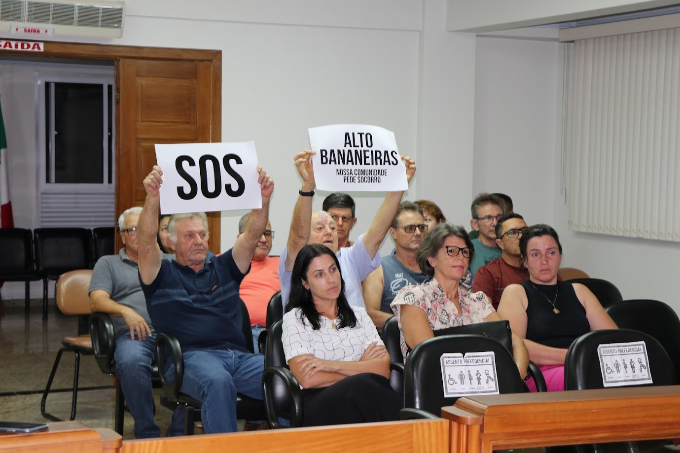 Na Tribuna e no Plenário: comunidade protesta contra má condição de estrada do Alto Bananeiras e exige melhorias da prefeitura